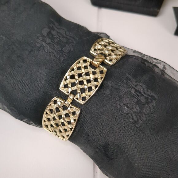 Vintage Sarah Coventry Signed Necklace Bracelet Earrings Set 1960s Basket Weave - Picture 7 of 11